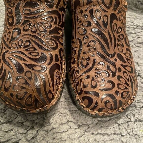 BORN B.O.C Leather Peggy Paisley Mule/Clog Sz 8.5 - Picture 5 of 9